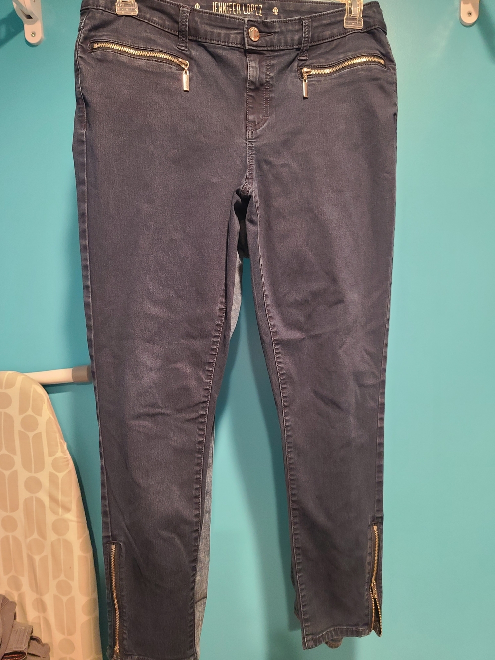 Jennifer Lopez Zip-Accent Skinny Jeans